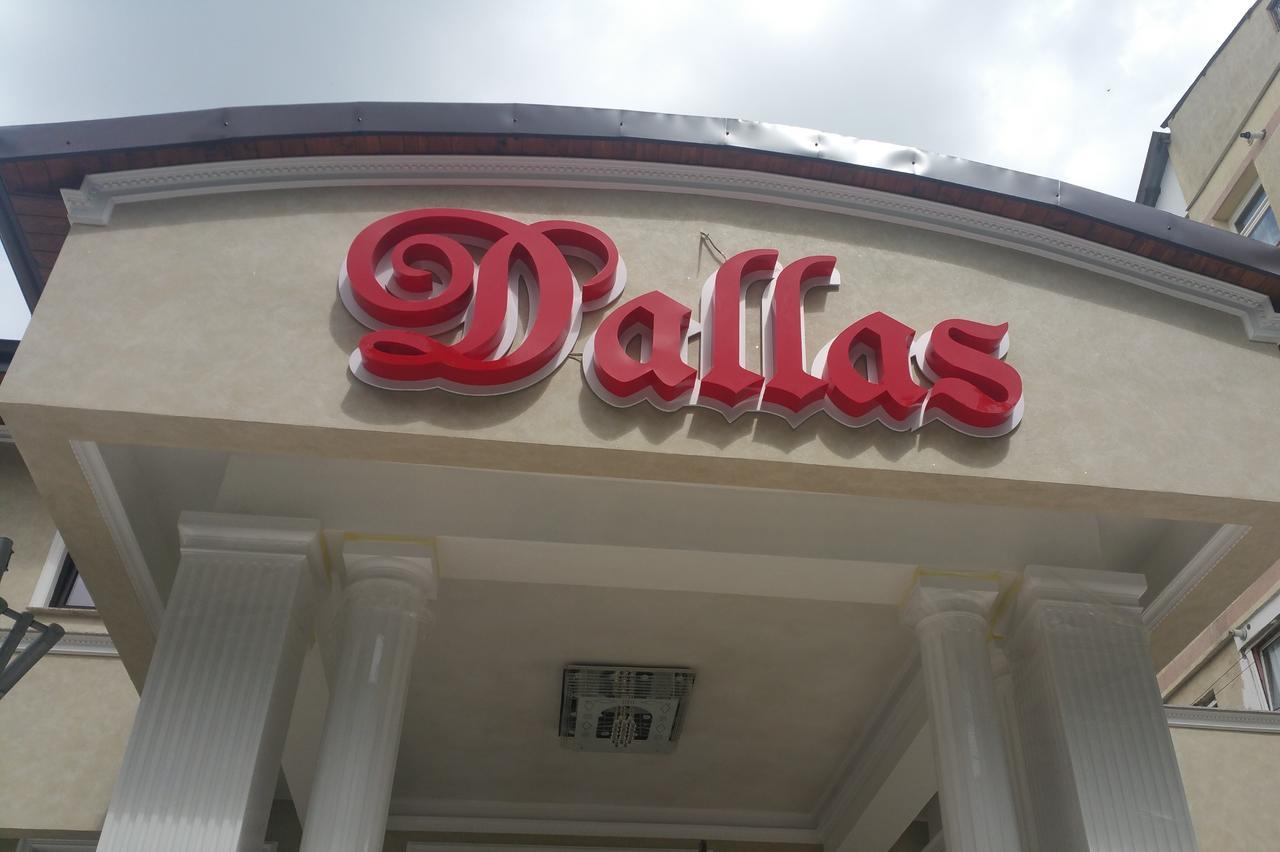 Pensiunea Dallas Botoşani Екстериор снимка